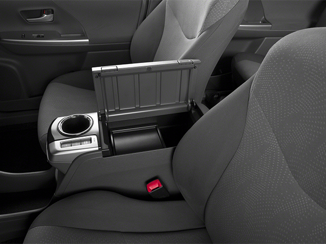 2014 Toyota Prius v Five