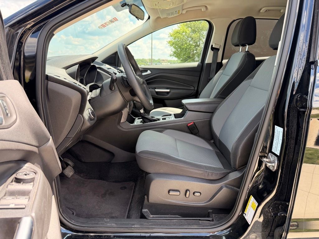 Used 2017 Ford Escape SE with VIN 1FMCU0GD2HUC66131 for sale in Kansas City