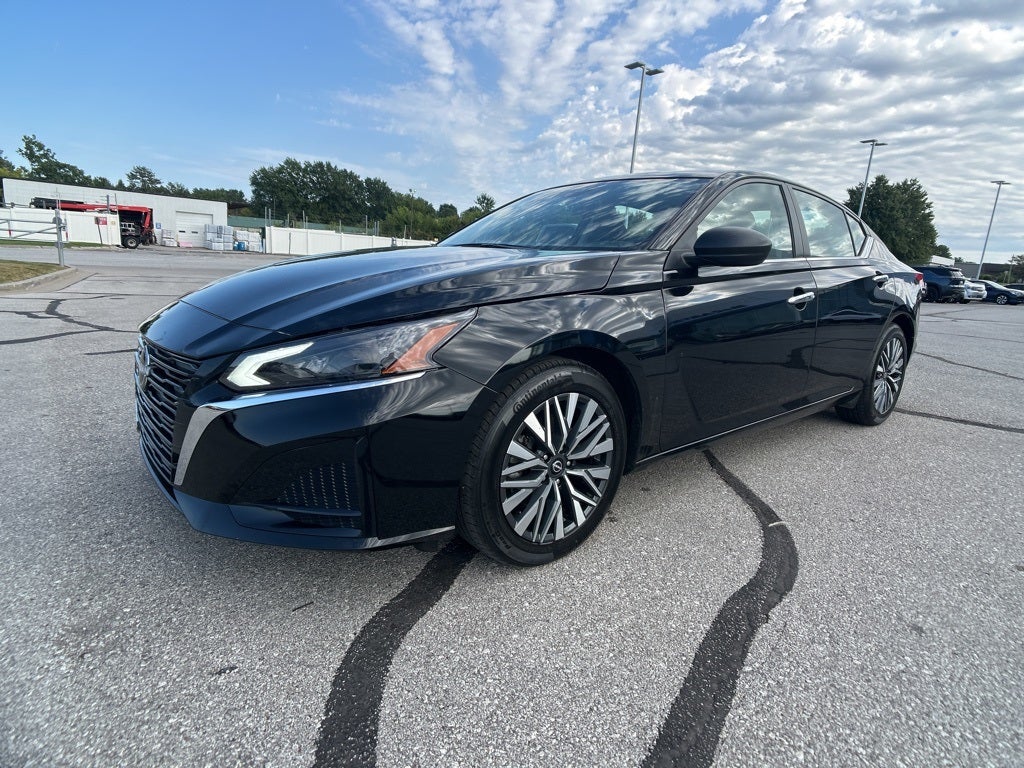 Used 2024 Nissan Altima SV with VIN 1N4BL4DV6RN366421 for sale in Kansas City