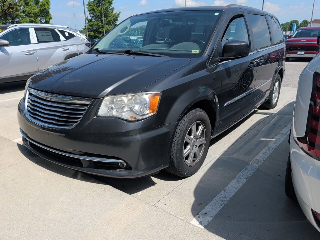 2012 Chrysler Town & Country Touring's photo