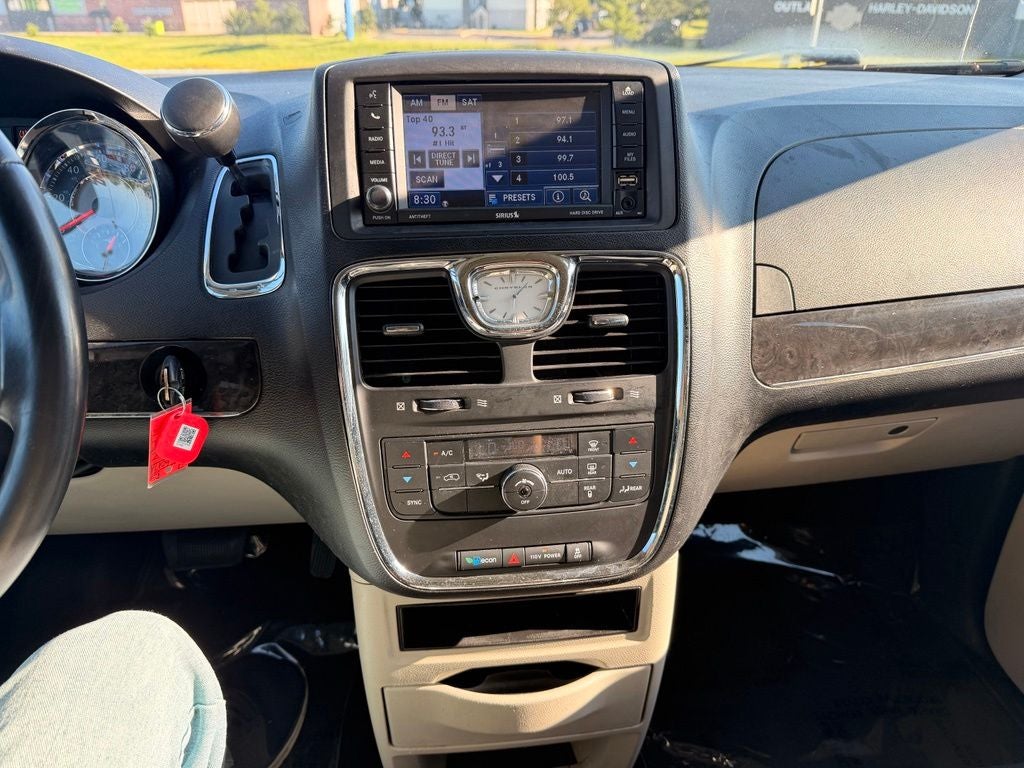 2012 Chrysler Town & Country Touring