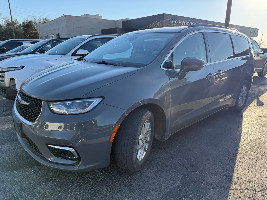 Used 2022 Chrysler Pacifica Touring L with VIN 2C4RC1BG7NR206072 for sale in Kansas City