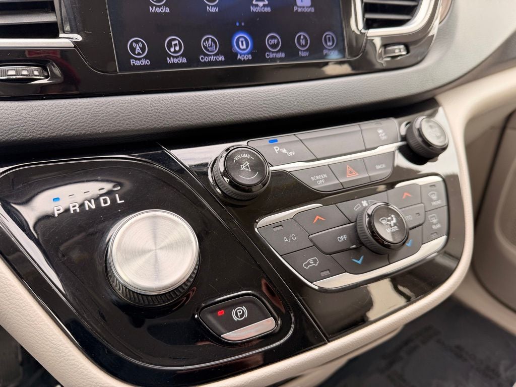 2017 Chrysler Pacifica Touring L Plus