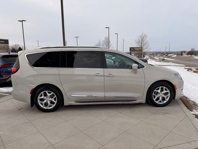2017 Chrysler Pacifica Touring L Plus