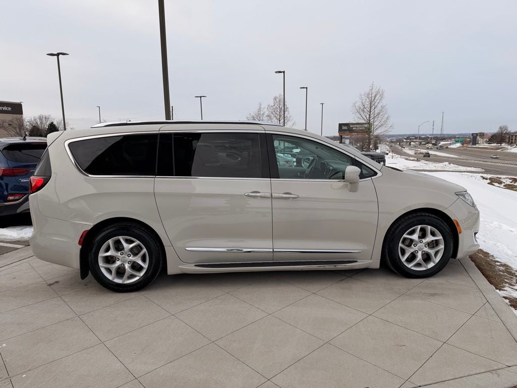 2017 Chrysler Pacifica Touring L Plus