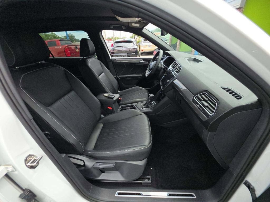 2024 Volkswagen Tiguan 2.0T SE R-Line Black