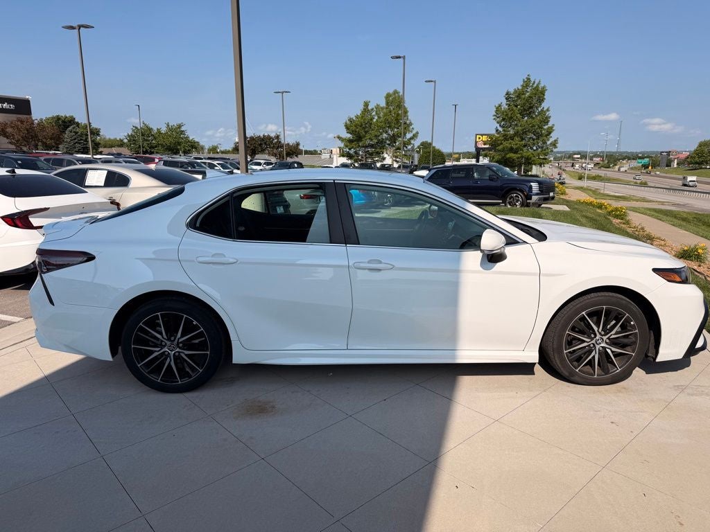 2023 Toyota Camry SE - Photo 10