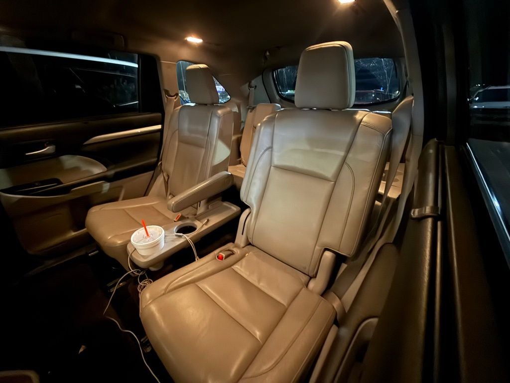 Used 2014 Toyota Highlander XLE with VIN 5TDJKRFH9ES008392 for sale in Kansas City