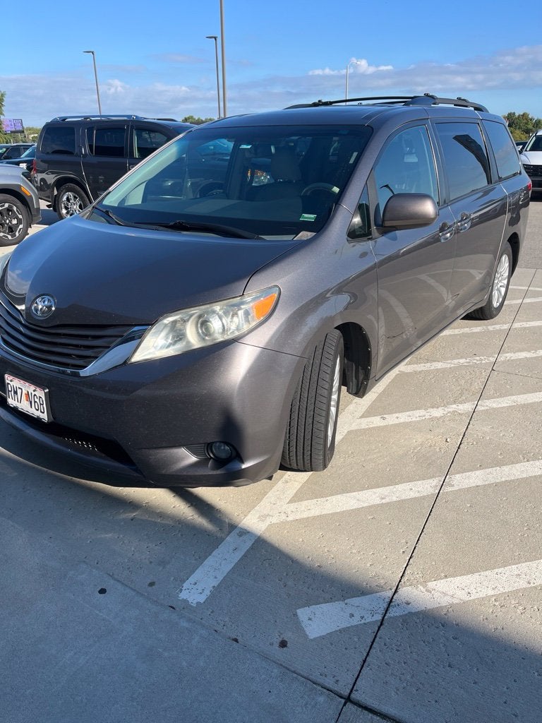2014 Toyota Sienna XLE 8 Passenger