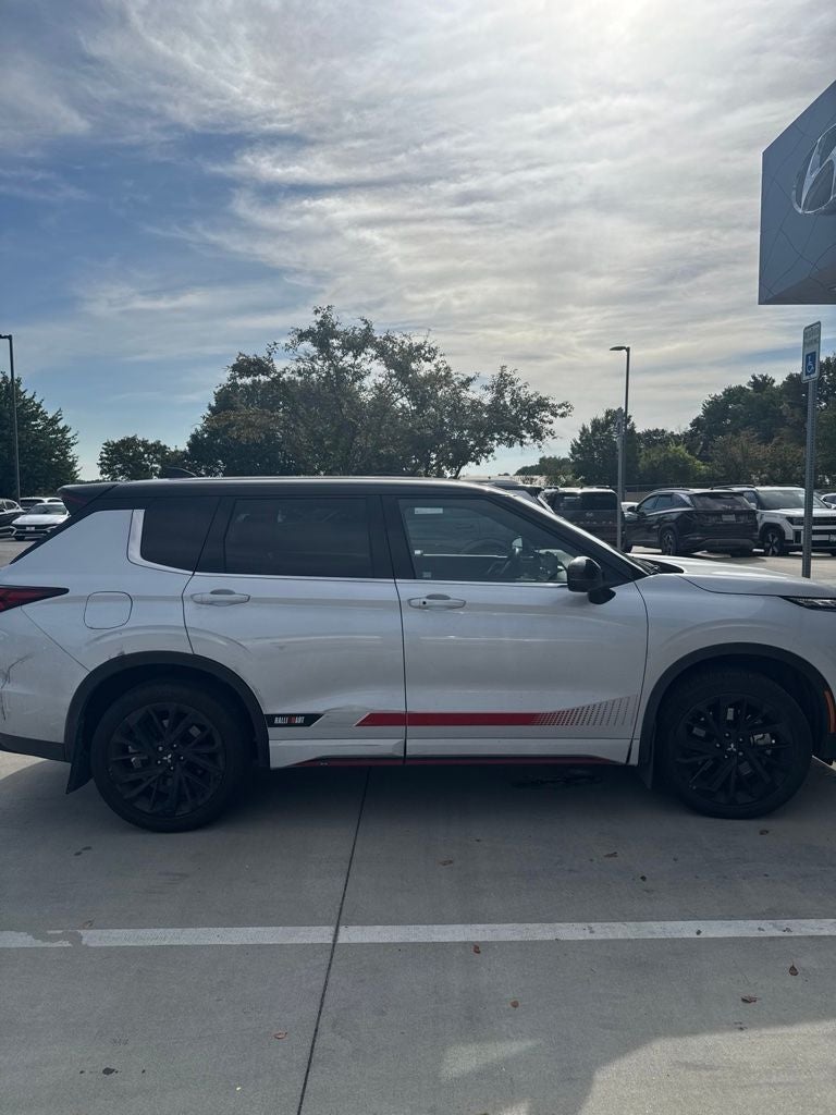 2023 Mitsubishi Outlander SE