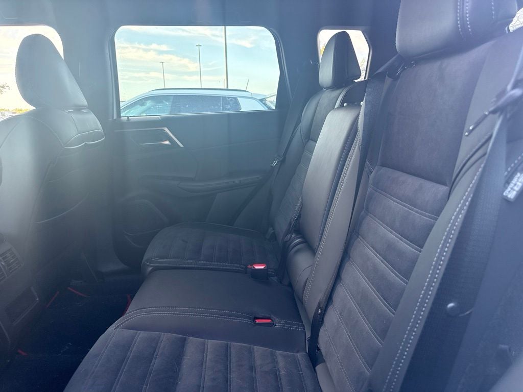 2023 Mitsubishi Outlander SE
