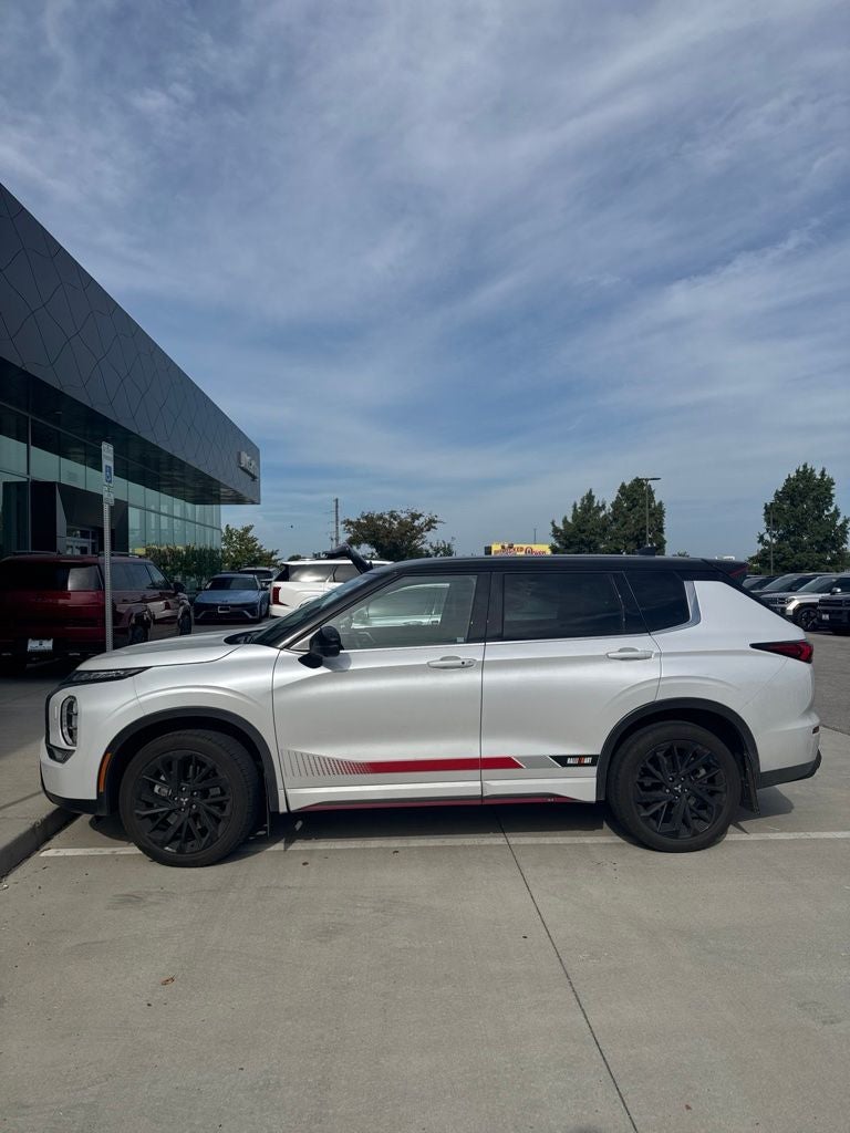 2023 Mitsubishi Outlander SE