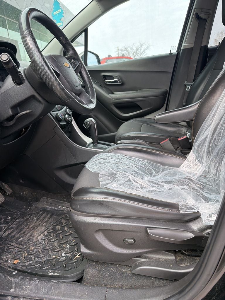 Used 2021 Chevrolet Trax LT with VIN KL7CJPSB8MB324466 for sale in Kansas City