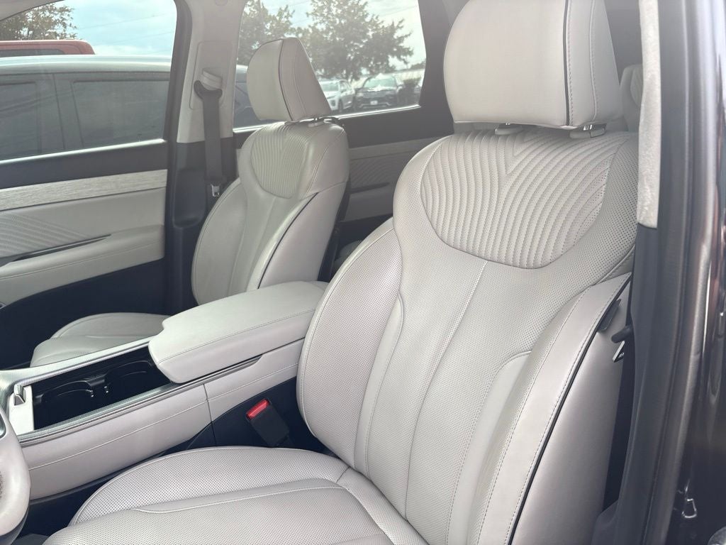 Used 2023 Hyundai Palisade Calligraphy with VIN KM8R7DGE4PU581867 for sale in Kansas City
