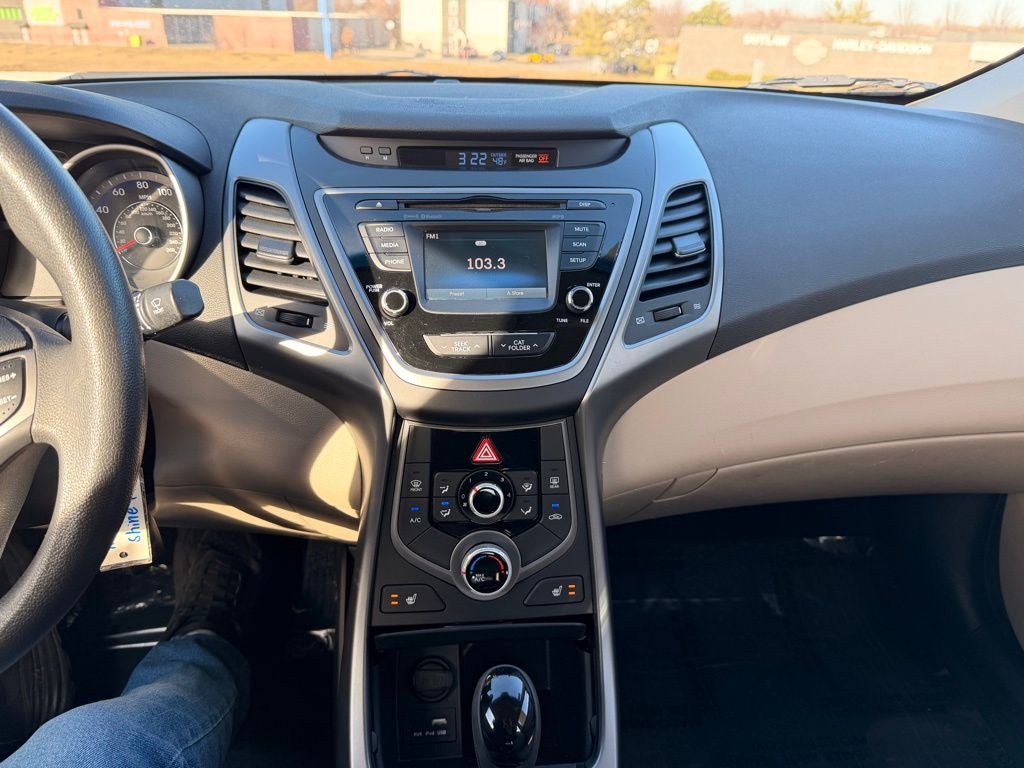 2014 Hyundai ELANTRA SE