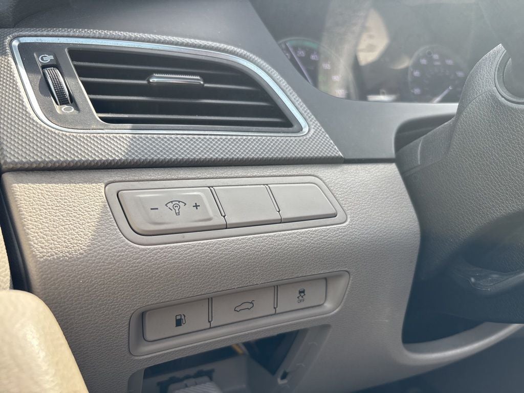 2017 Hyundai SONATA HYBRID SE