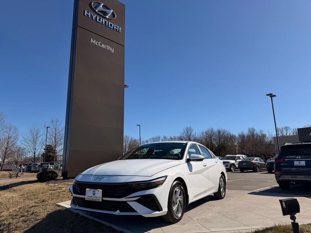 2024 Hyundai ELANTRA SE