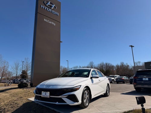 2024 Hyundai ELANTRA SE