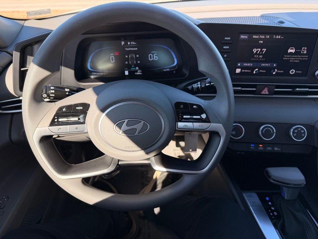 2024 Hyundai ELANTRA SE