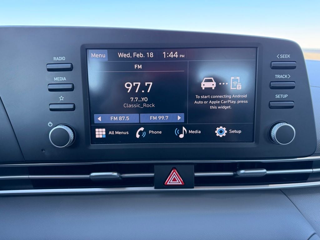 2024 Hyundai ELANTRA SE