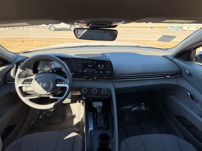 2024 Hyundai ELANTRA SE