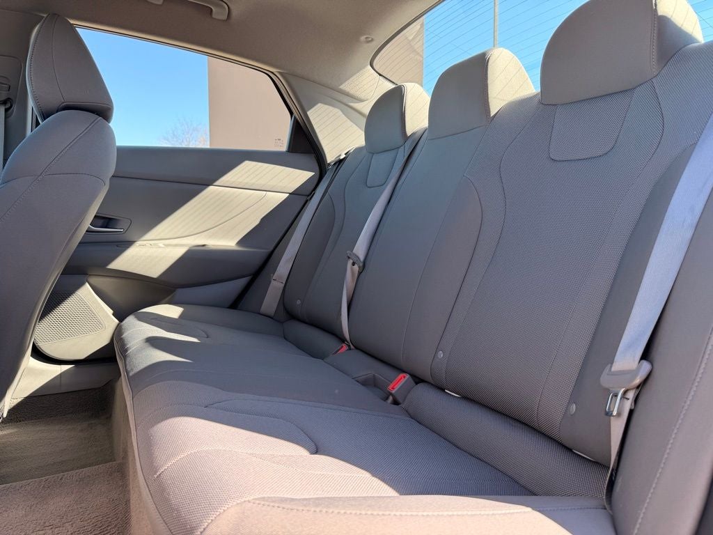 2024 Hyundai ELANTRA SE