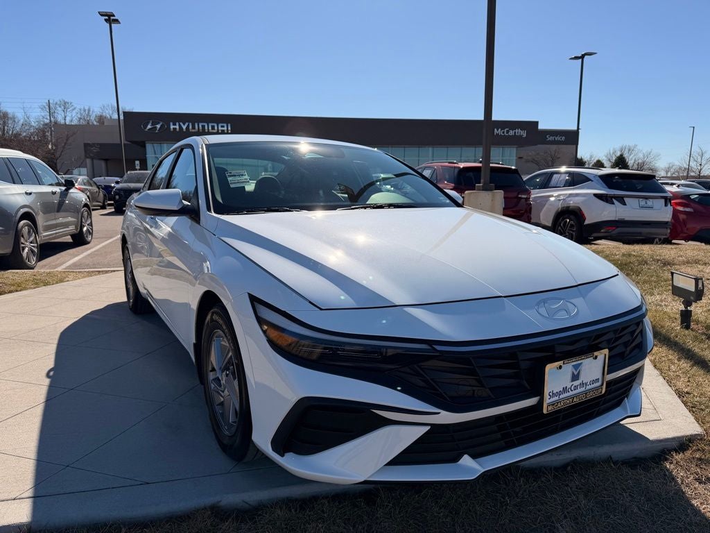 2024 Hyundai ELANTRA SE
