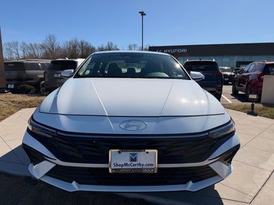 2024 Hyundai ELANTRA SE
