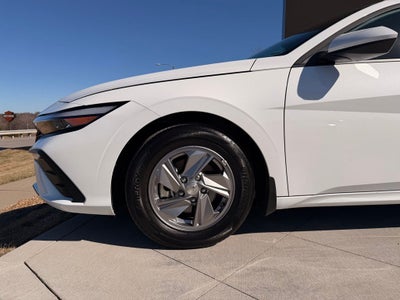 2024 Hyundai ELANTRA SE