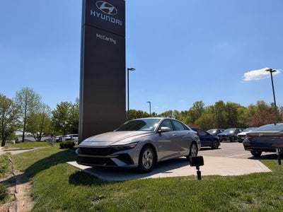2025 Hyundai ELANTRA SE