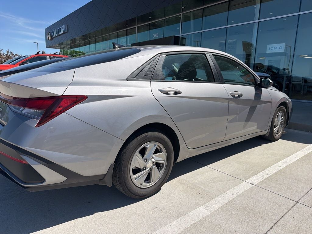 2025 Hyundai ELANTRA SE