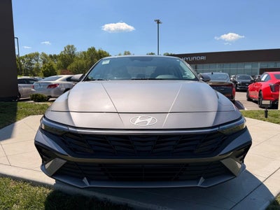 2025 Hyundai ELANTRA SE