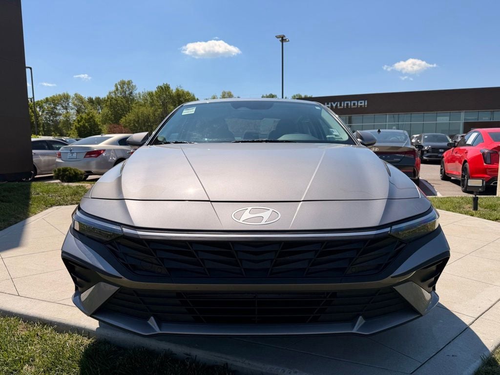 2025 Hyundai ELANTRA SE