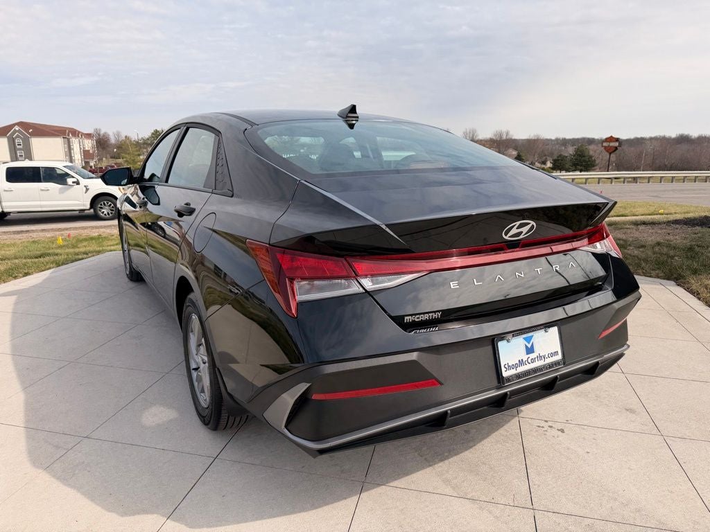 2025 Hyundai ELANTRA SE
