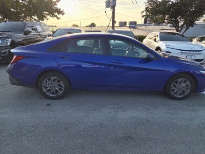 2024 Hyundai ELANTRA SEL