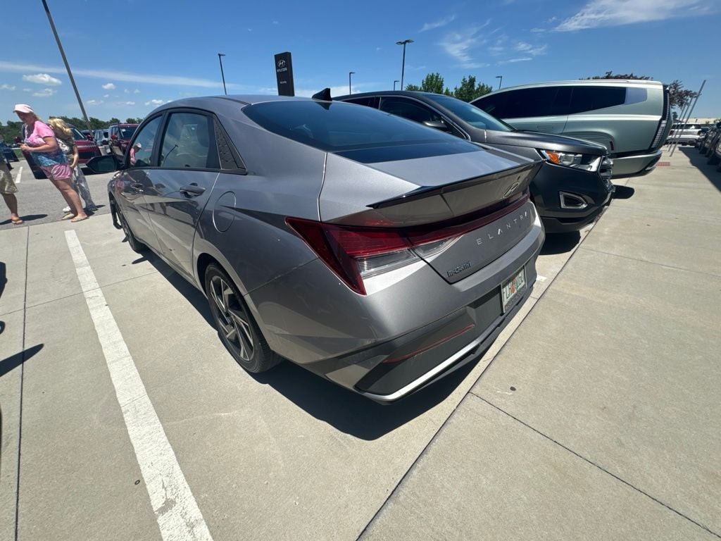 Used 2025 Hyundai Elantra SEL with VIN KMHLM4DG0SU009739 for sale in Kansas City