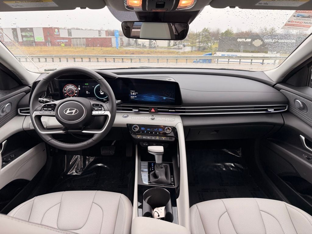 2025 Hyundai ELANTRA Limited