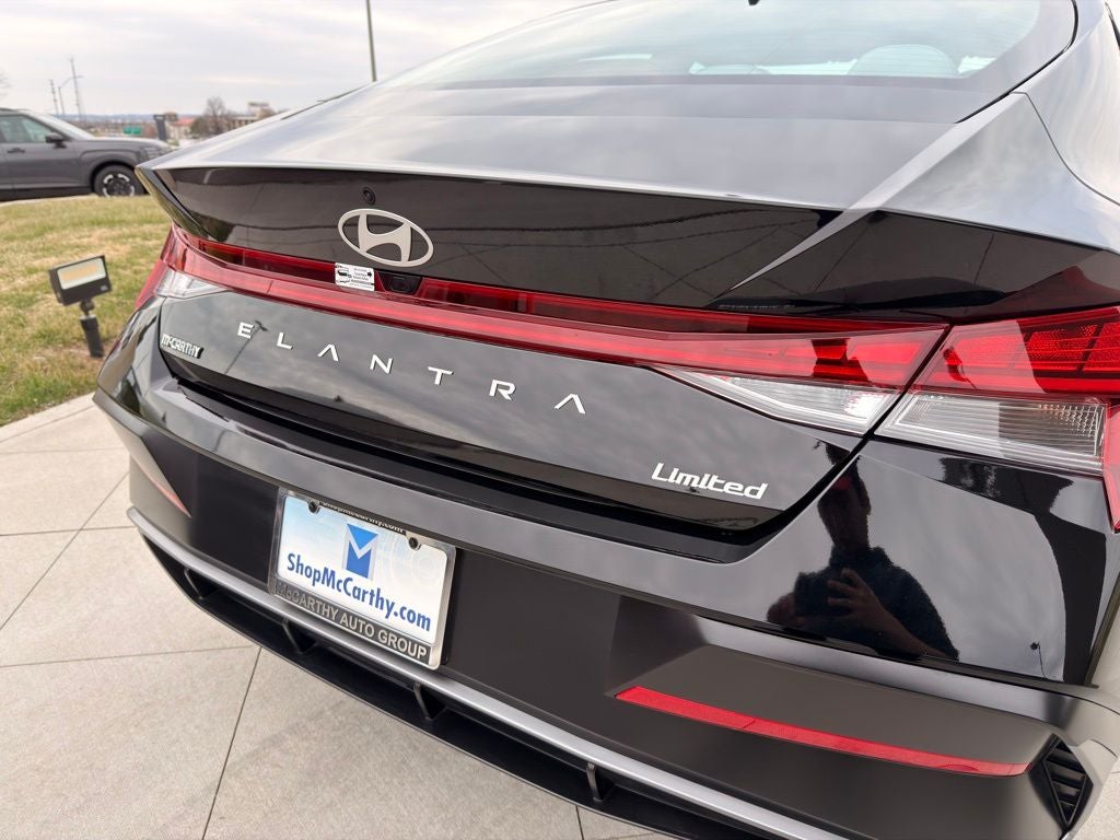 2025 Hyundai ELANTRA Limited