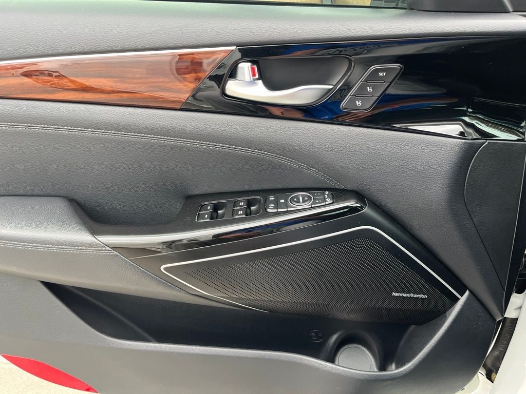 2017 Kia Cadenza Technology