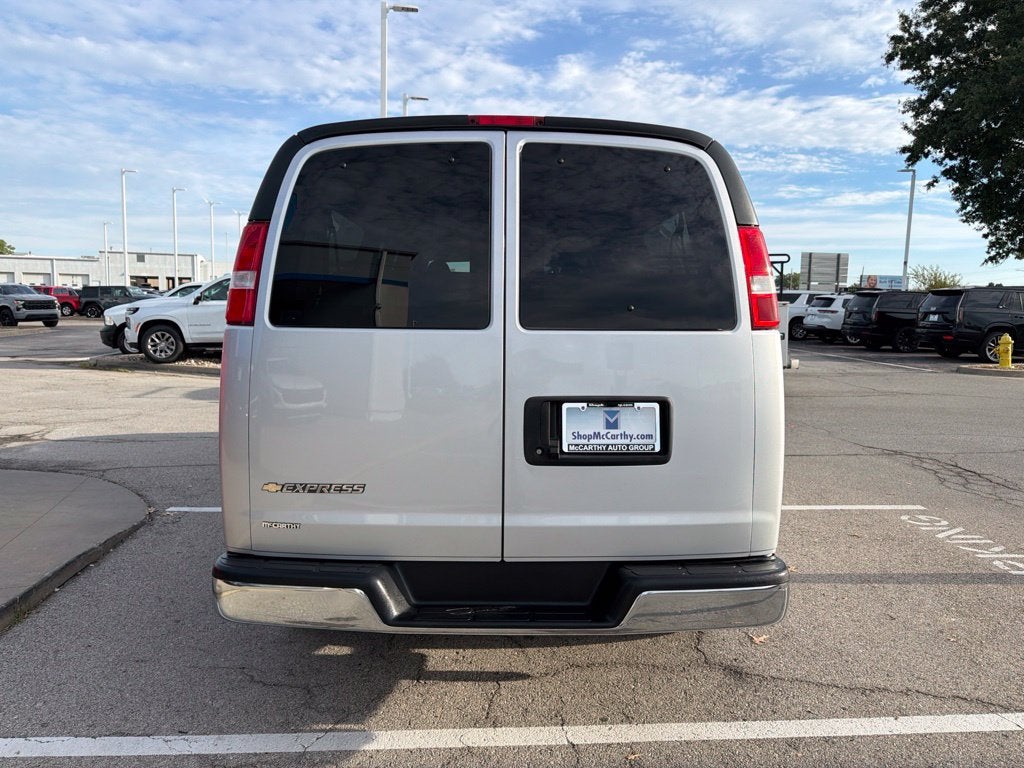 2025 Chevrolet Express 3500 LT Passenger