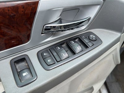2010 Chrysler Town & Country Touring