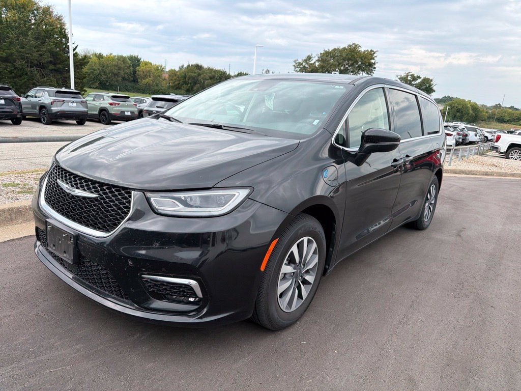 2023 Chrysler Pacifica Hybrid Touring L