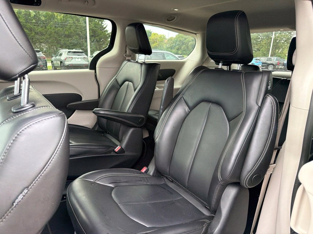 2023 Chrysler Pacifica Hybrid Touring L