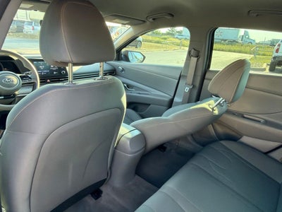 2022 Hyundai ELANTRA SEL