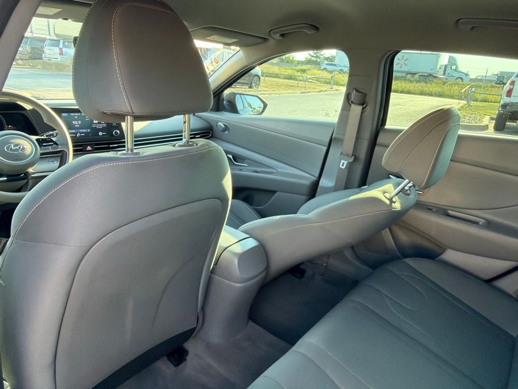 2022 Hyundai ELANTRA SEL