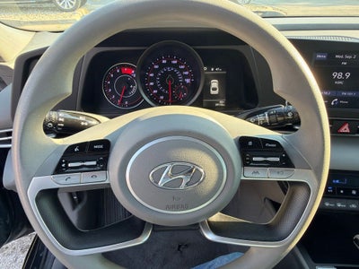 2022 Hyundai ELANTRA SEL