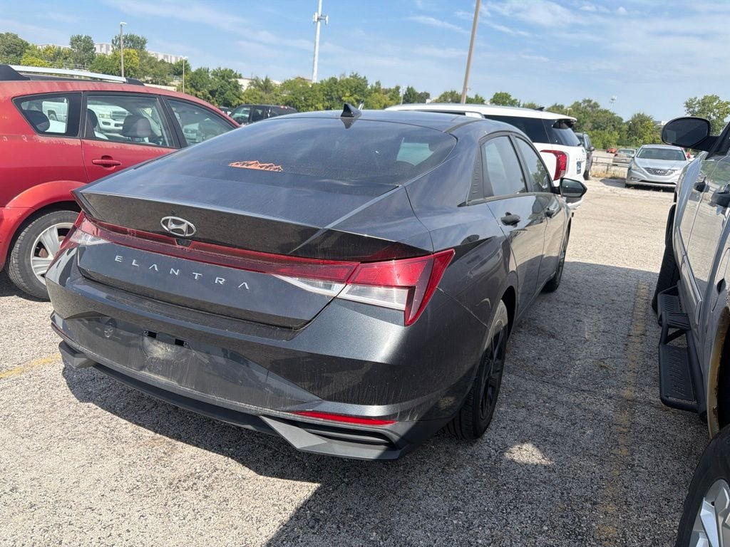 2022 Hyundai ELANTRA SEL