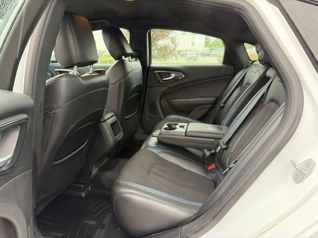 2016 Chrysler 200 S