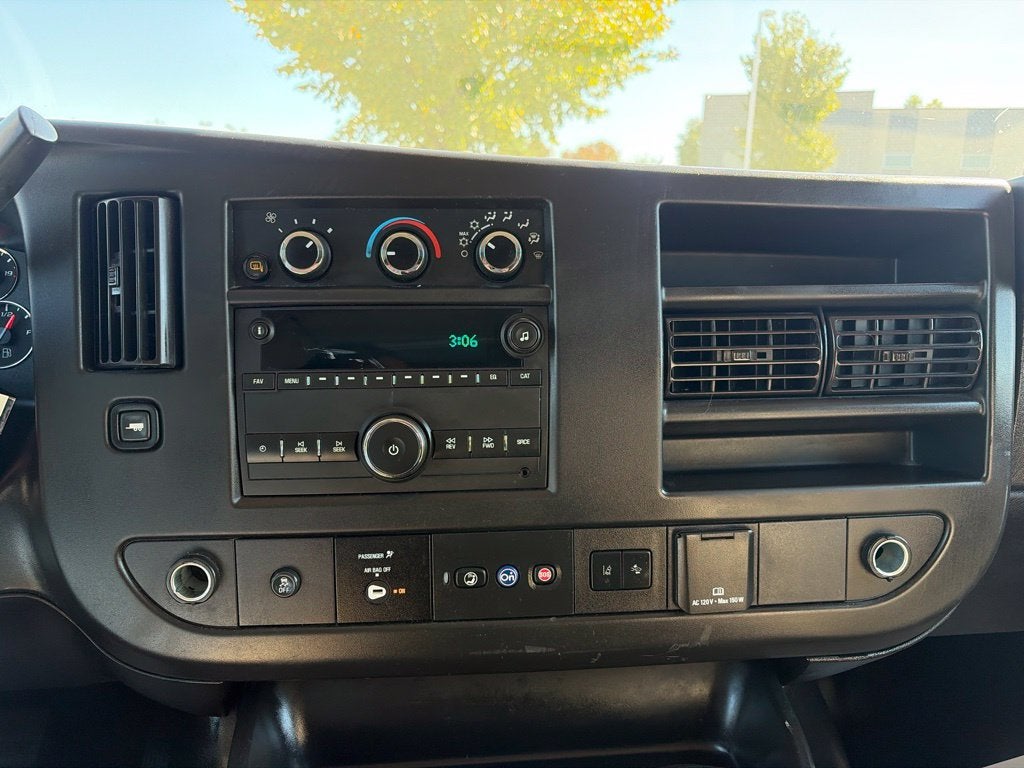 2024 Chevrolet Express 2500 Work Van Cargo