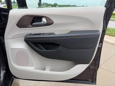 2017 Chrysler Pacifica Touring L